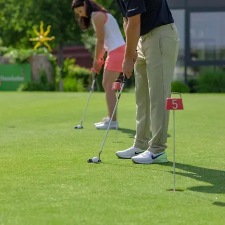 Hausschachen Hotel *