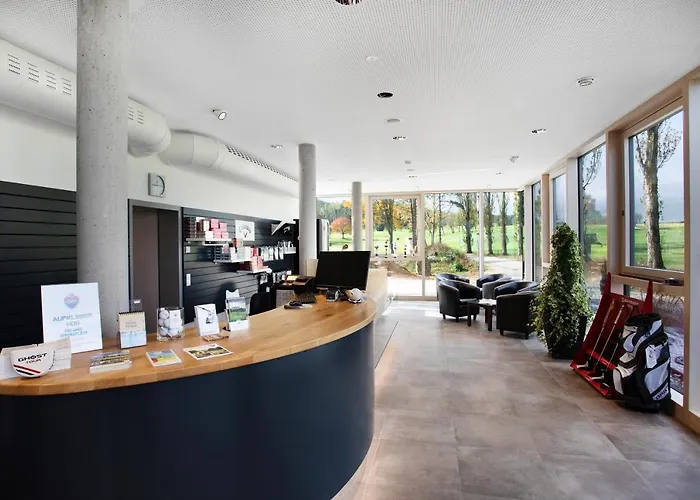 Hausschachen Hotel *