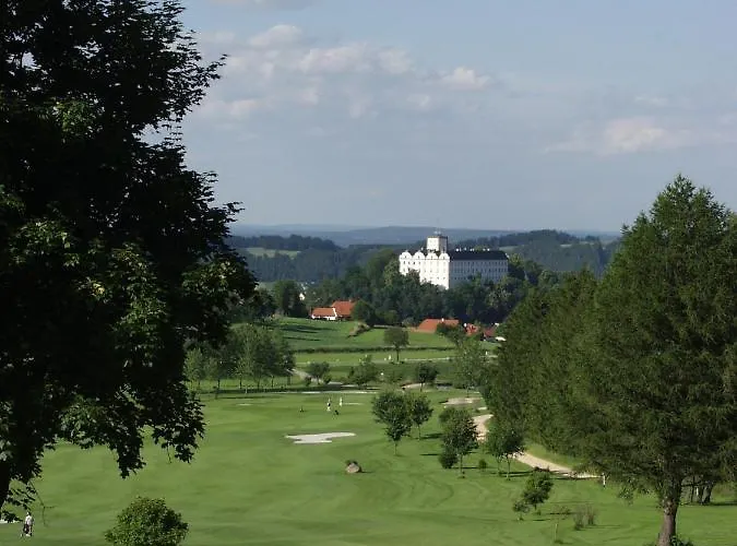 Hausschachen Hotel *